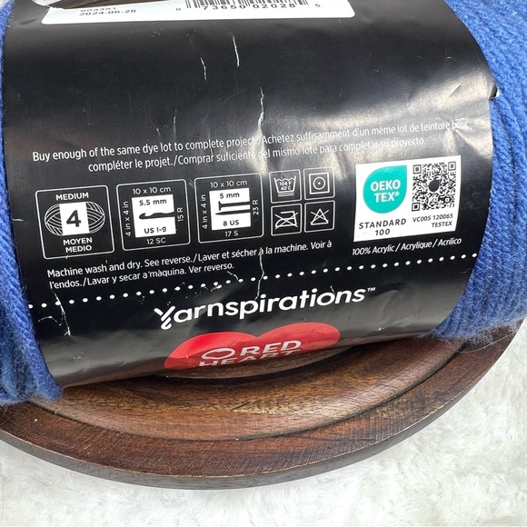 Red Heart Super Saver Ombre Medium Acrylic True Blue Yarn, 482 yd NEW - Picture 7 of 8